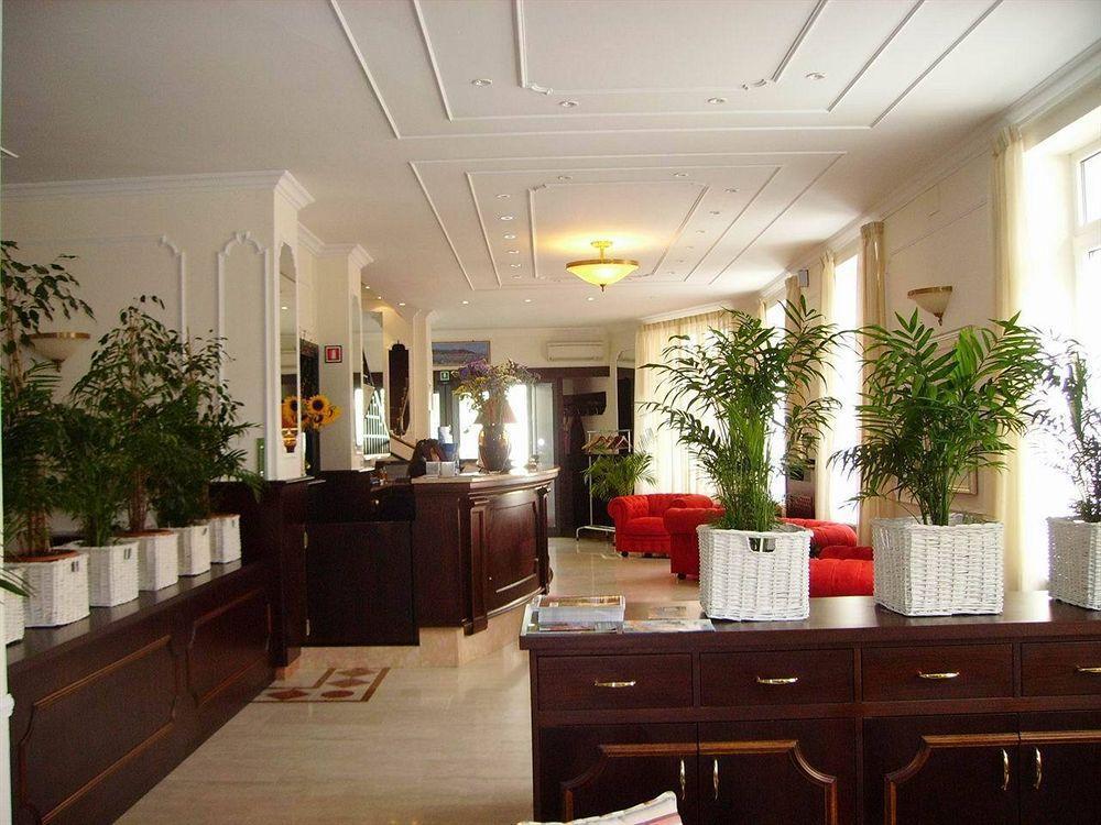 Riviera 3*