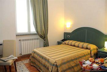 Riviera Hotel Varraze